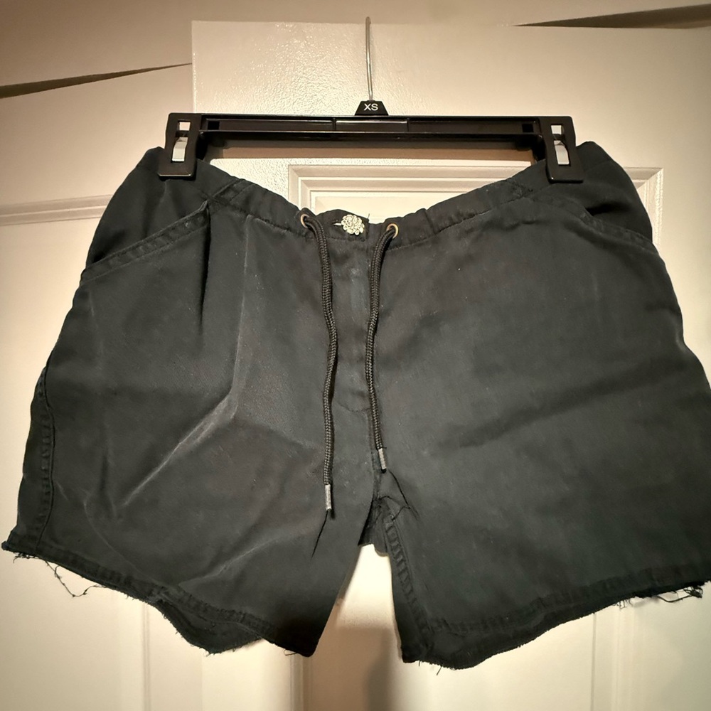 Black Diamond Detailed Cargo Shorts